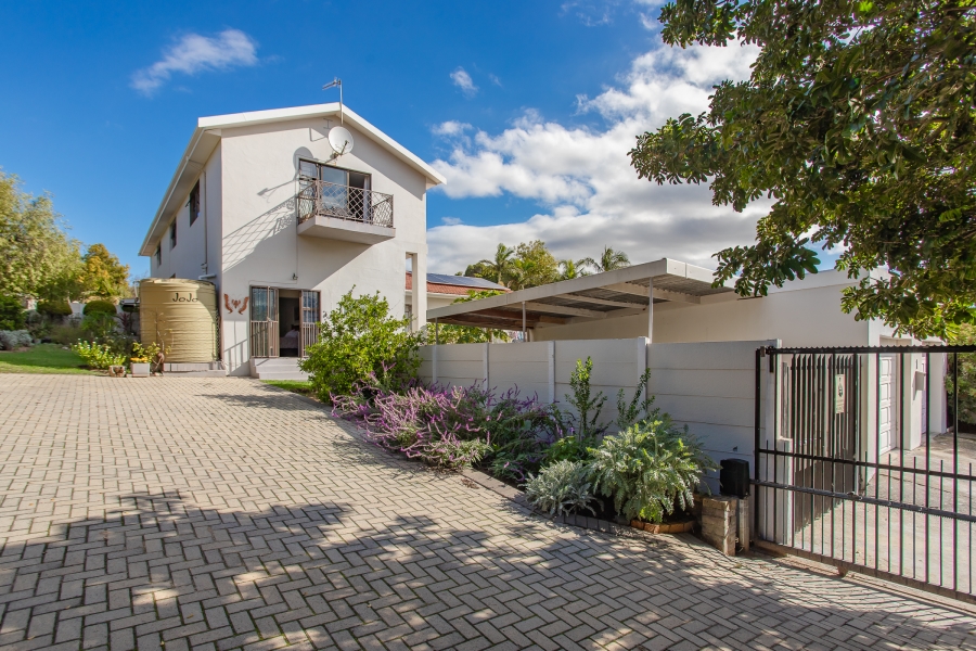 7 Bedroom Property for Sale in Uitsig Western Cape
